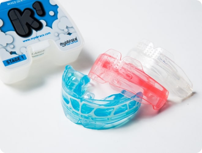 マウスピース型装置をつけてトレーニング